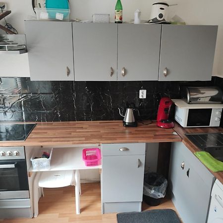Zum Flughafen Appartement Düsseldorf Buitenkant foto